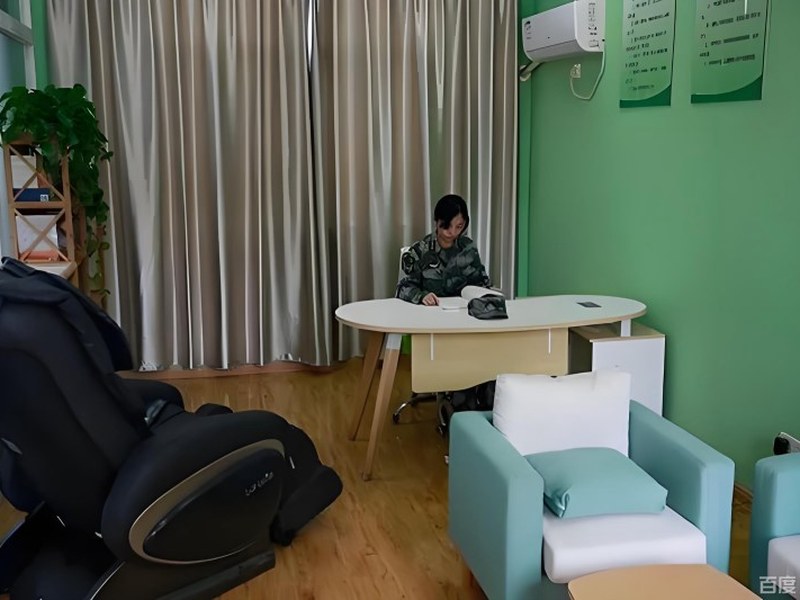 心理沙盘室尺寸规格配置参考:选型要点与厂家建议(2) 心理沙盘沙箱材质结构